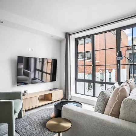 Stunning Modern 2Bedroom Apartment Near Central Park And Times Square